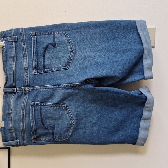 Time and Tru Stretch Denim Bermuda Mid-Rise Comfortable Fit, Shorts Size 6 - Picture 6 of 6